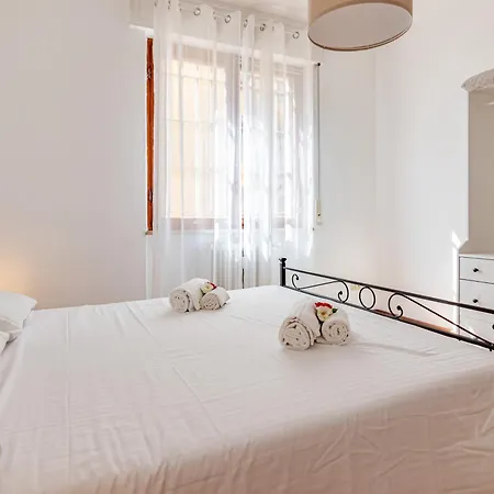 Lnd 1- 2 Camere, Parcheggio, Balconi, Vicino Al Centro *