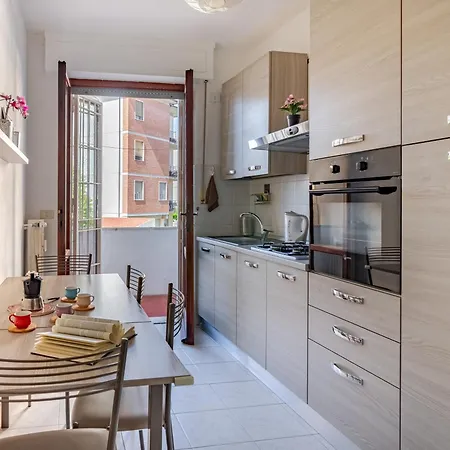 Lnd 1- 2 Camere, Parcheggio, Balconi, Vicino Al Centro