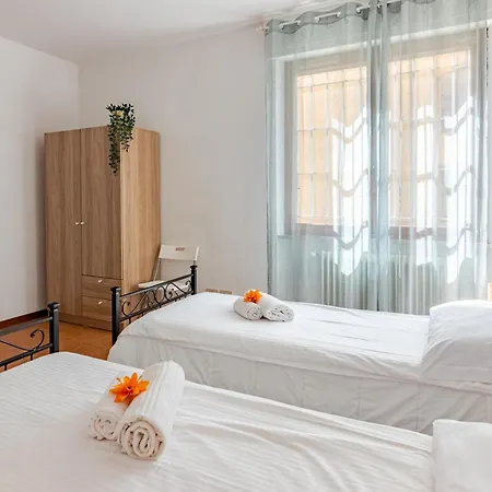 Landi 1 - 2 Camere, Parcheggio, Balconi, Vicino Al Centro * Pise