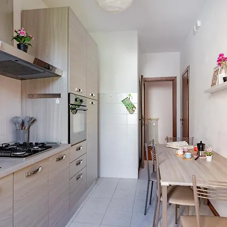 Landi 1 - 2 Camere, Parcheggio, Balconi, Vicino Al Centro Appartement *